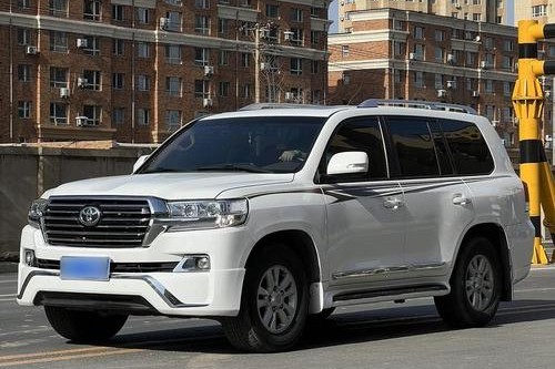 2017款豐田蘭德酷路澤4000中東版陸巡V6配天窗港口最低報價多少（17年蘭德酷路澤4000中東版）